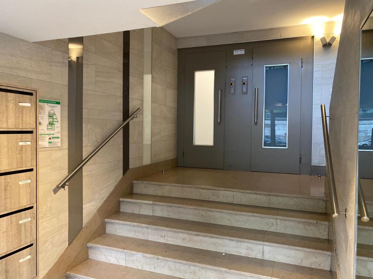 Le Rockefeller Apartment Lyon Exterior photo